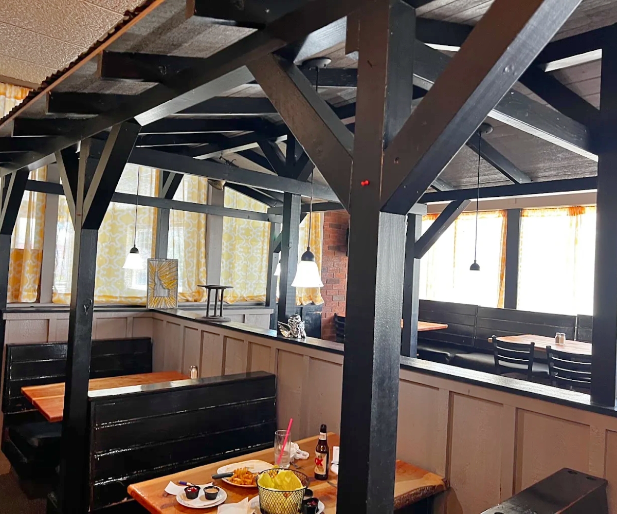 interior of Bee's Knees in Idaho Falls, ID