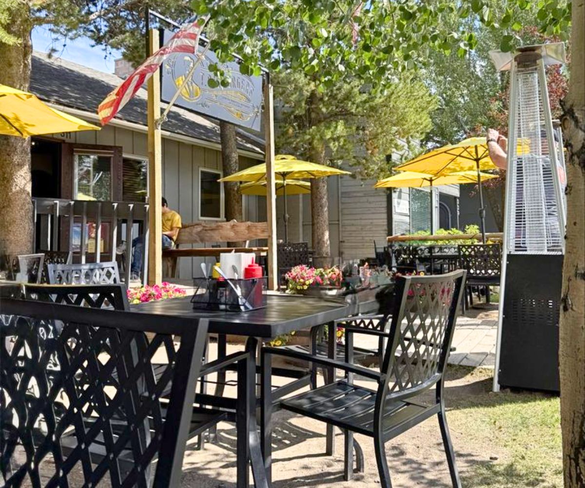 outside dining of TR's Burgers in West Yellowstone, MT