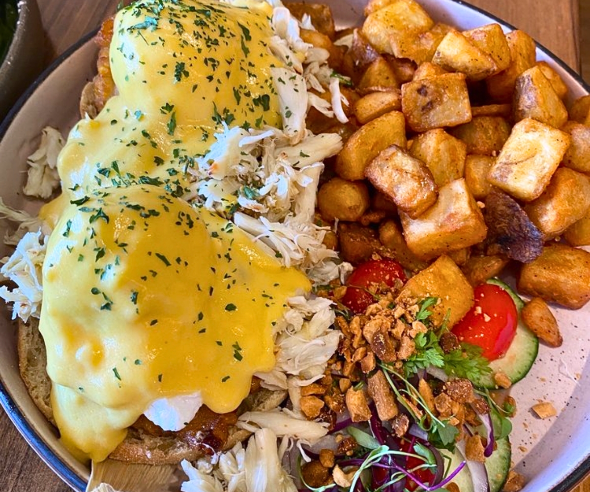 Sweet Corn Cake Crab Benedict at Kan Kiin Brunch & Thai Eatery in Daly City, California
