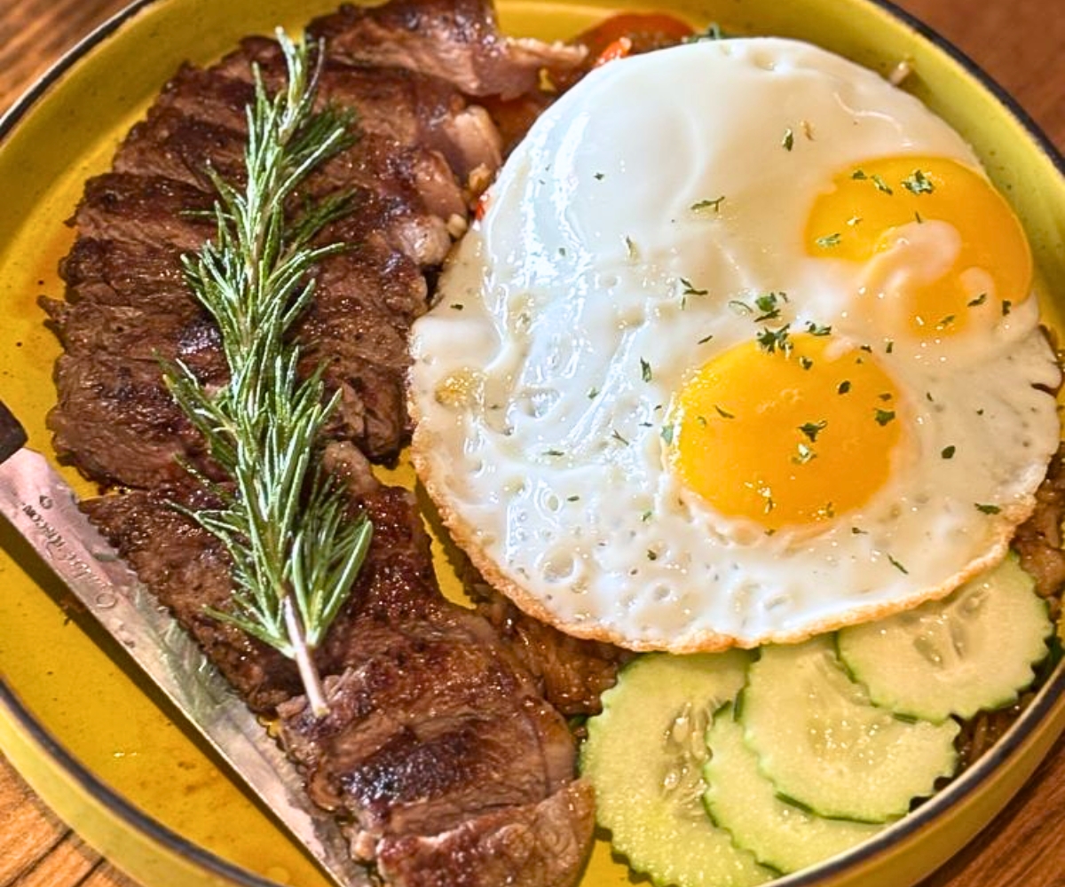 steak and eggs at Kan Kiin Brunch & Thai Eatery in Daly City, CA