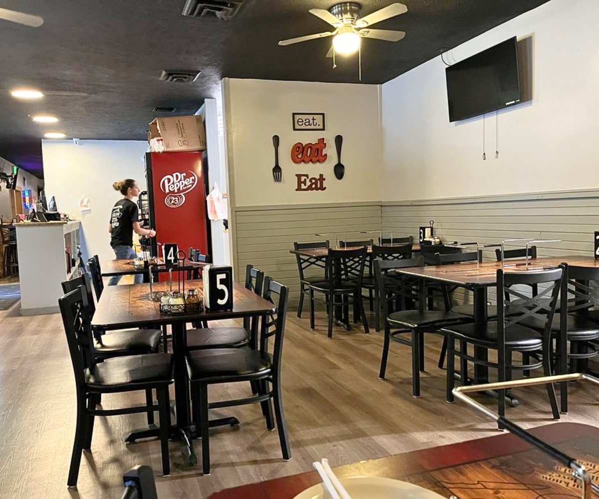 interior of Ozark Mountain Pizza in Branson, MO