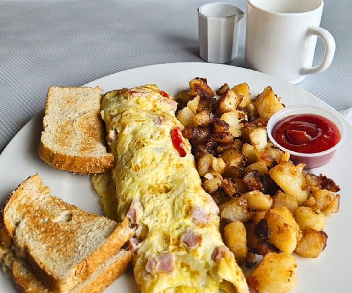 western omelette at Georgie's Diner in West Haven, CT