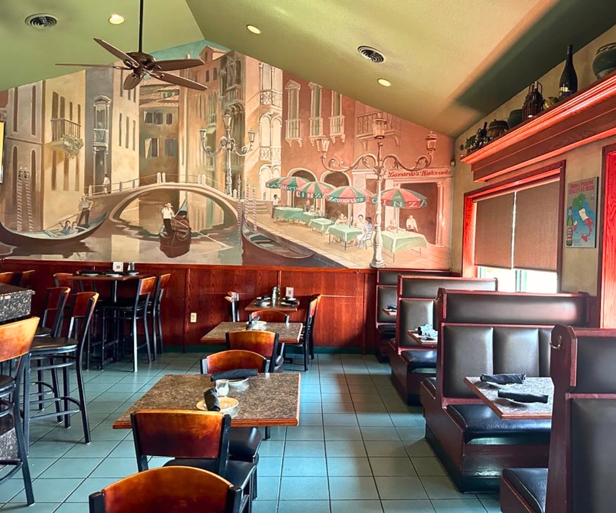 interior of Leonardo's Italian Grille in Romulus, Michigan