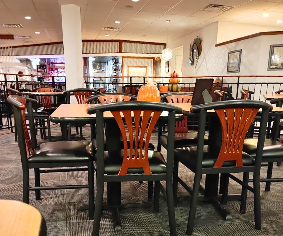 interior of Cool Springs Fish Bar & Restaurant in Dover, DE