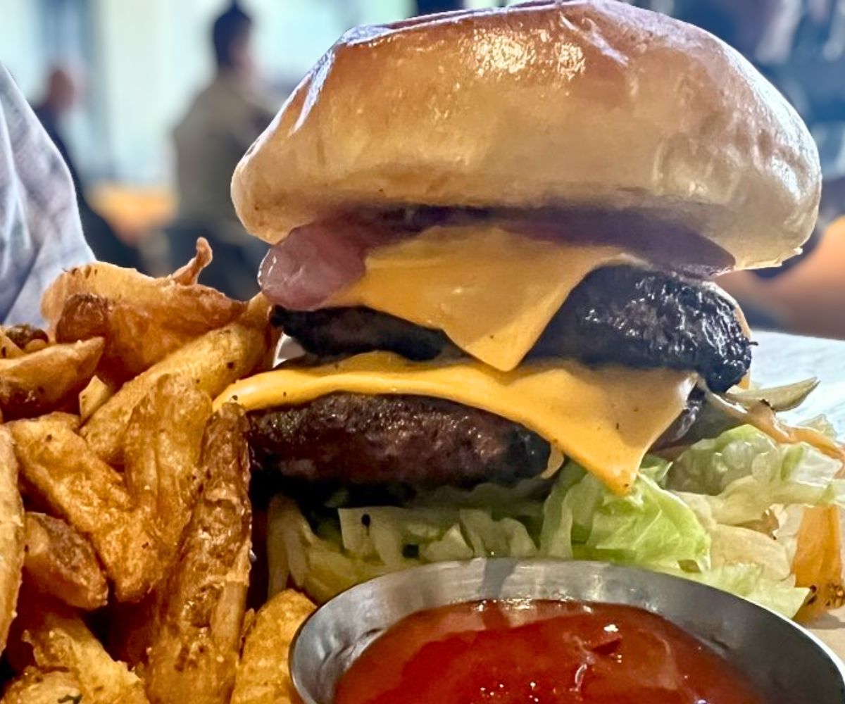 cheeseburger at Samantha's in Little Rock, AR