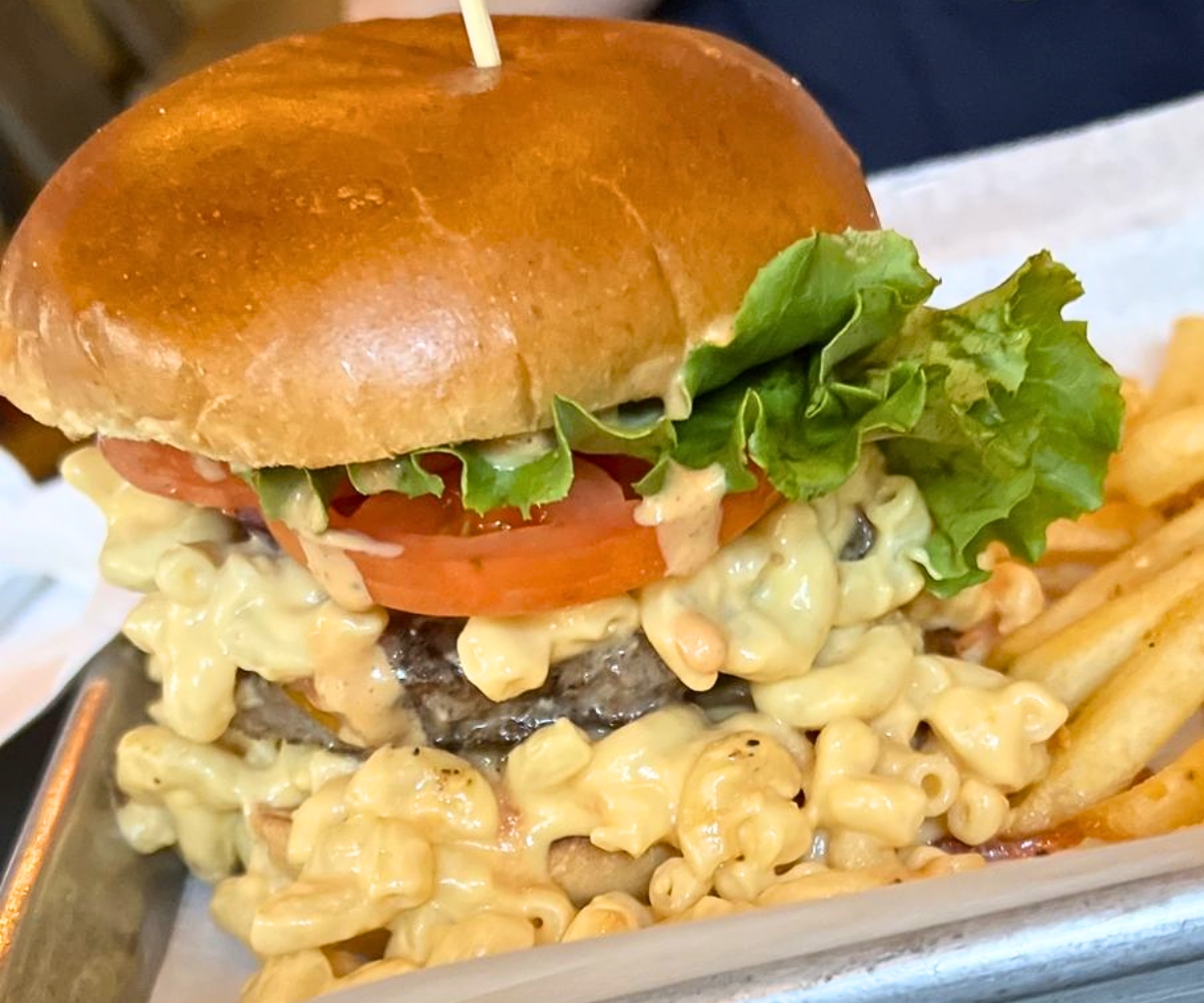 Mac N Cheese Burger at Lindy's on 4th in Tucson, Arizona
