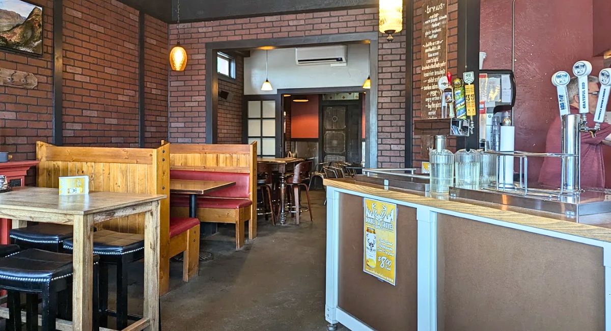 interior of Pizza Boys in Soldotna, AK
