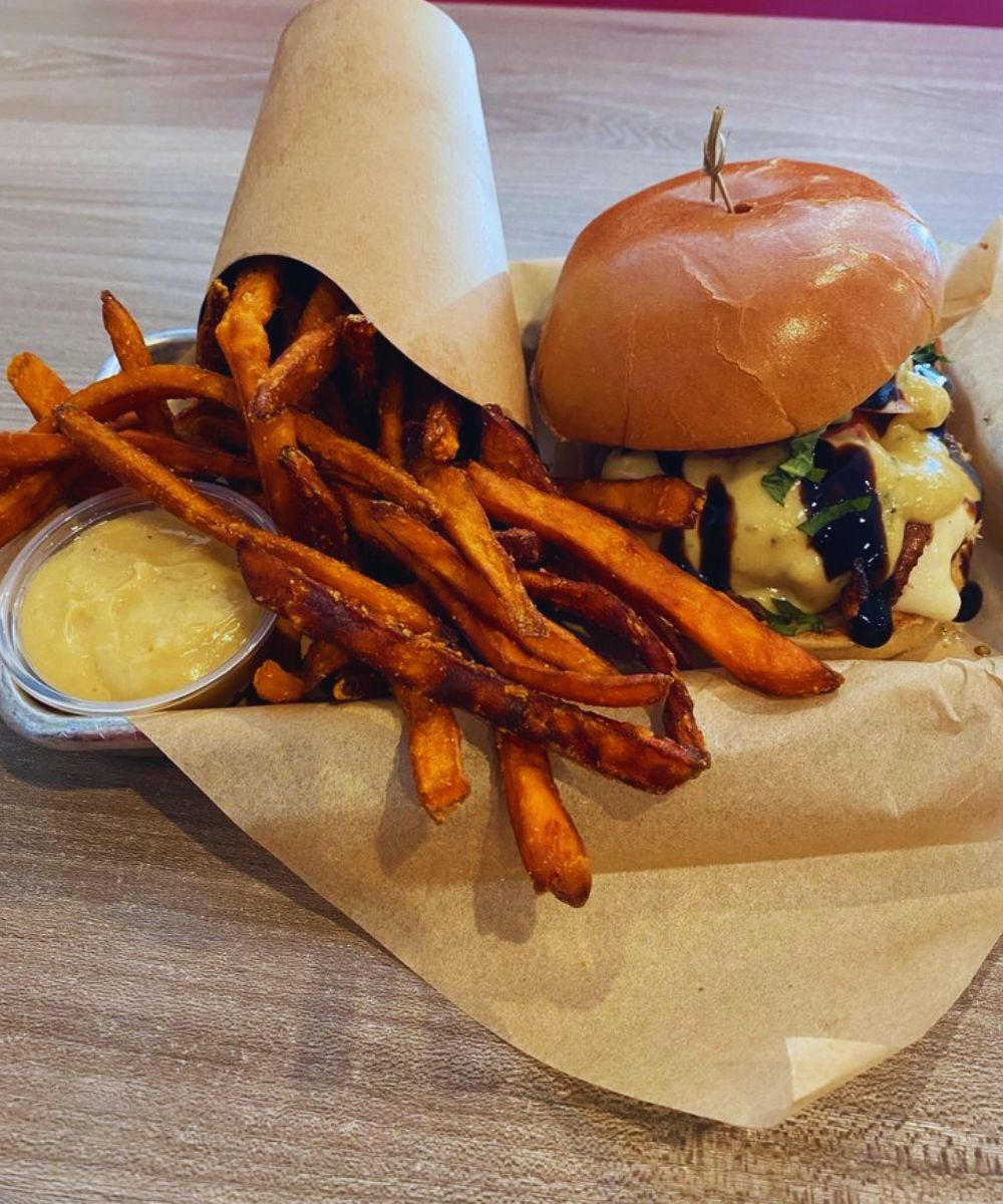 Photos for Aioli Gourmet Burgers - 32nd & Shea