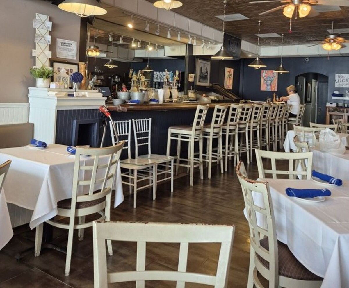 J&J Seafood Bar and Grill, Delray Beach, FL