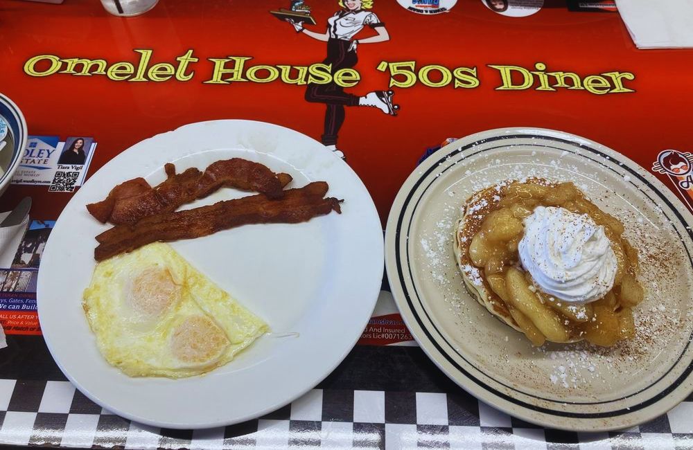 Photos for Omelet House 50's Diner