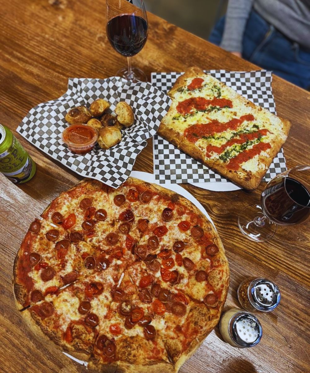 Photos for Geno D's Pizza