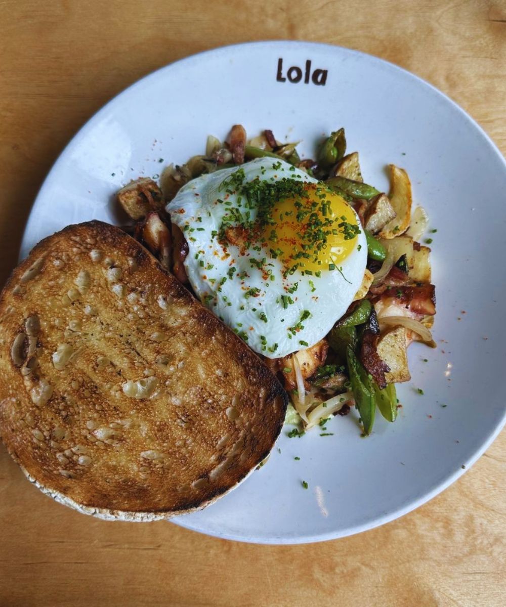 Photos for LOLA