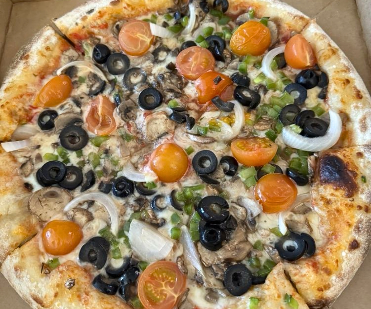 Vegetariana Pizza at Mamma Lena Trattoria Napoletana in Germantown, Maryland