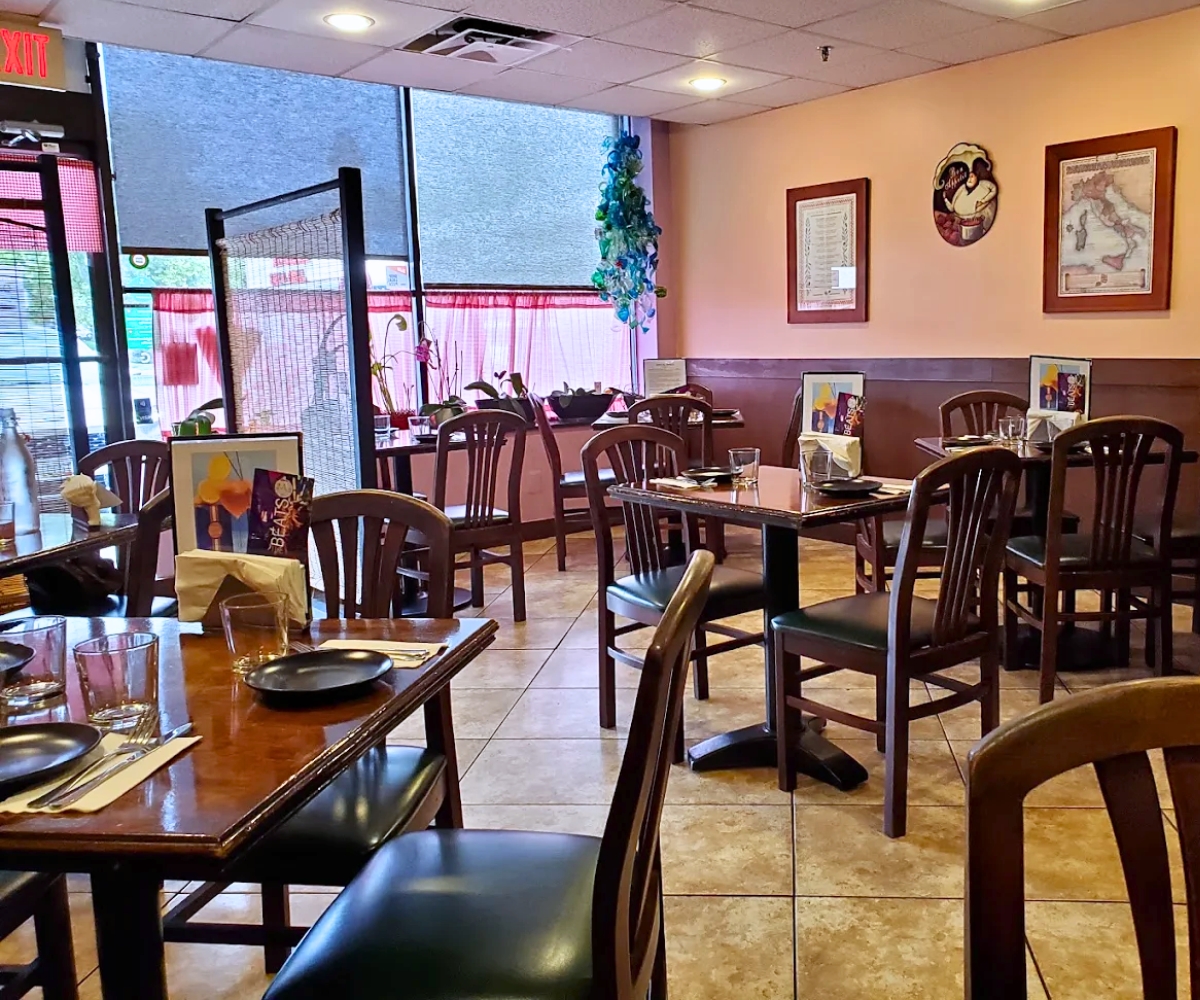 interior of Mamma Lena Trattoria Napoletana in Germantown, Maryland
