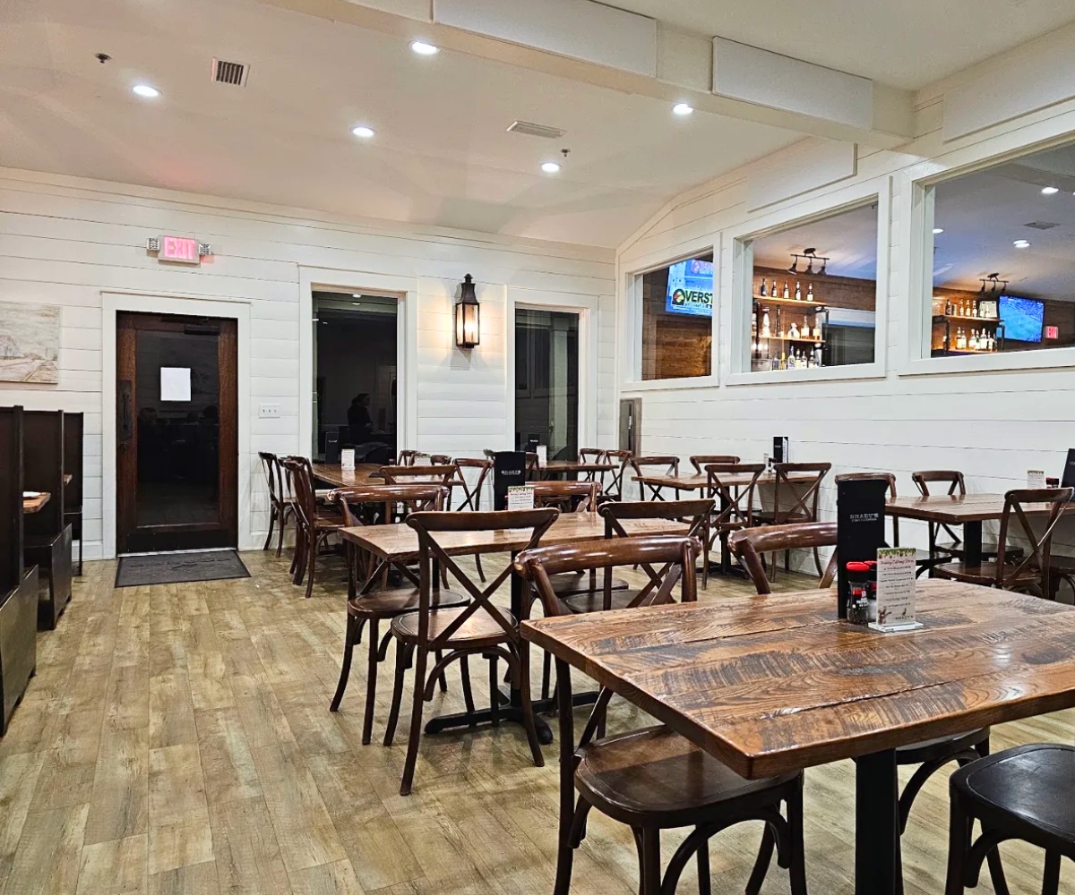 interior of Brady's Steaks and Seafood in Pascagoula, Mississippi