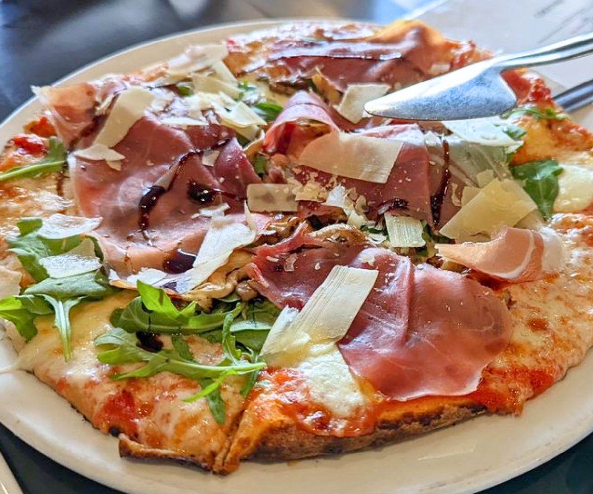 La Parra Pizza at La Parra Restaurant & Bar in Berwyn, Illinois