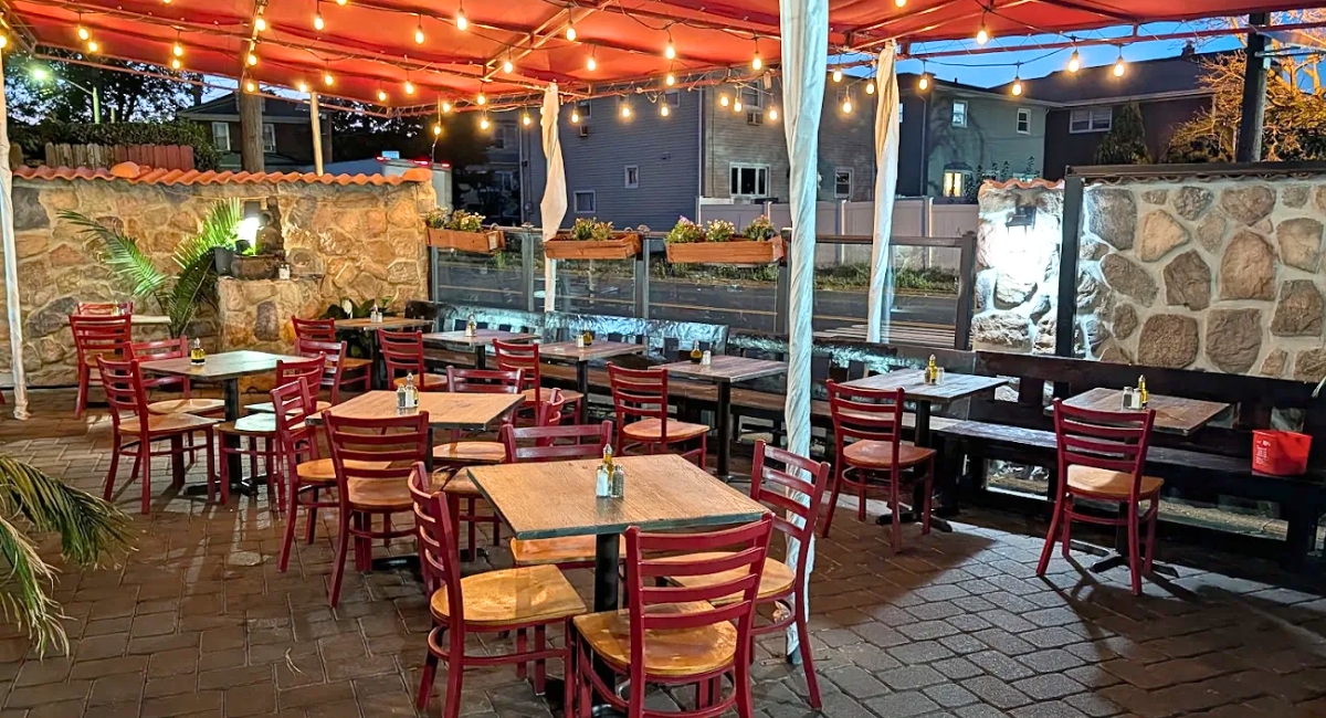 patio dining at Abigail's Restaurant in Linden, NJ