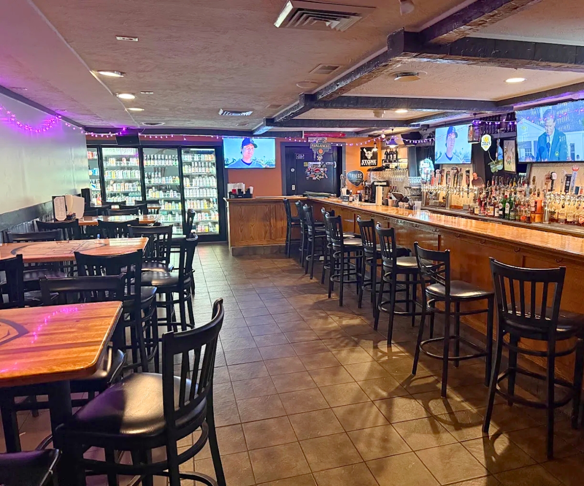 interior of Dad's Pub & Grub in Monreoville, Pennsylvania