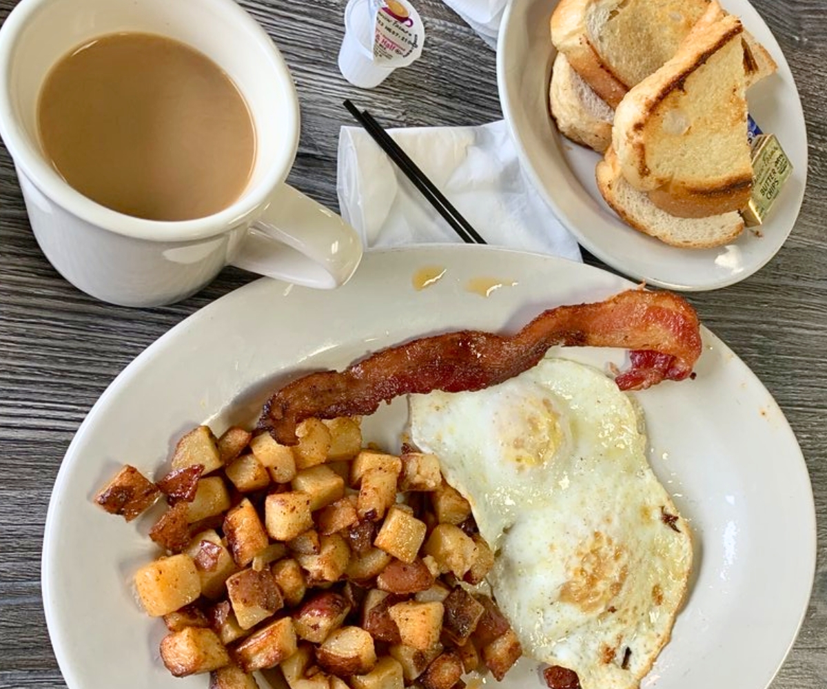 breakfast at Mason-Dixon Cafe in Fredericksburg, Virginia