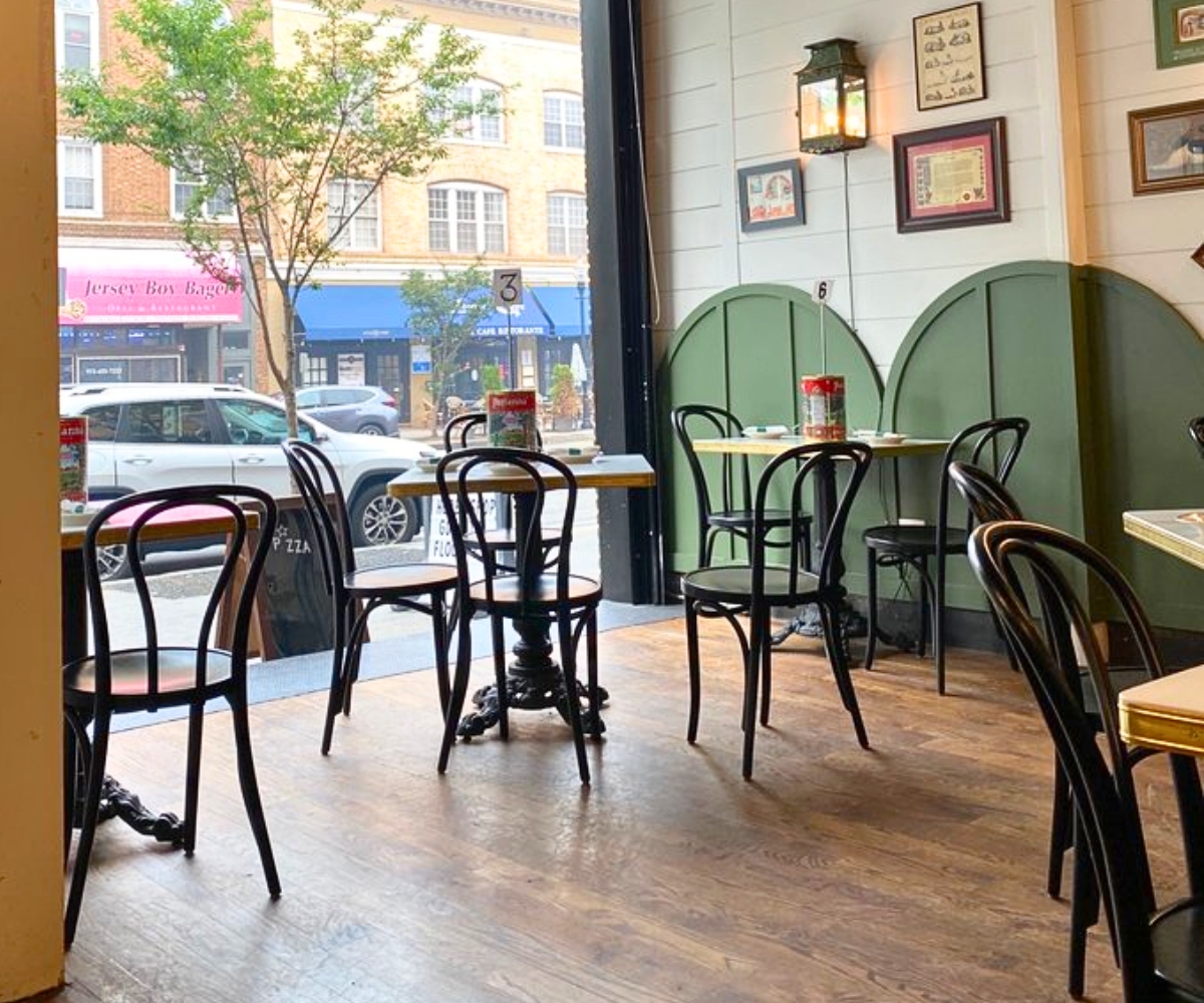 interior of Coniglio’s Old Fashioned in Morristown, New Jersey