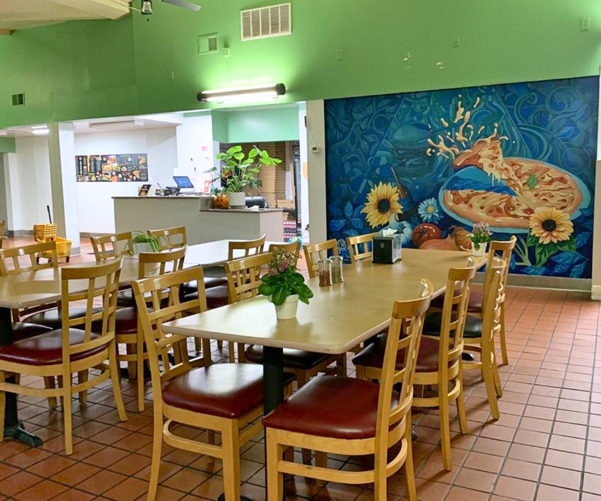 interior of Rayo’s Pizza in Hayward, CA