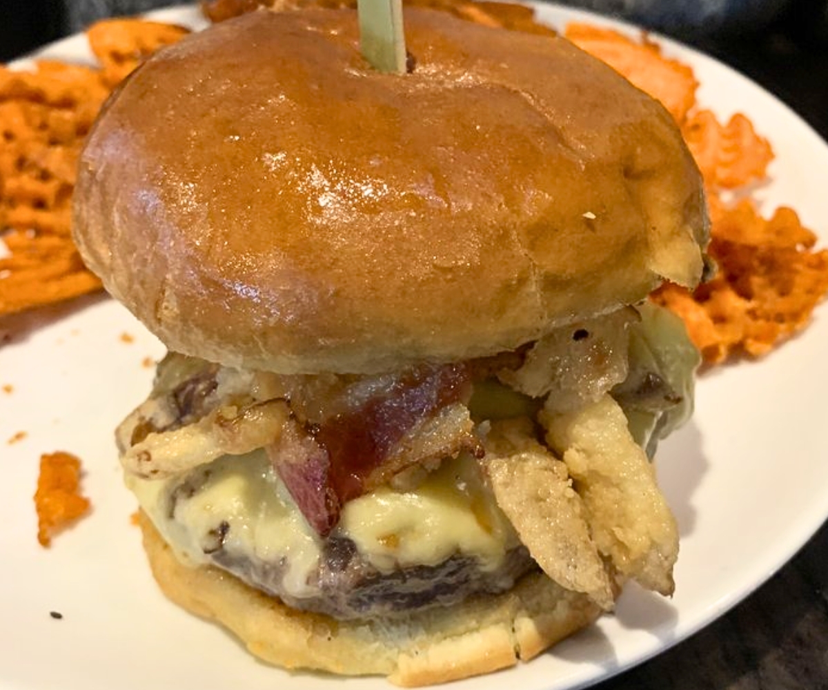 burger at Black Oak Kitchen & Drinks in Coventry, Rhode Island