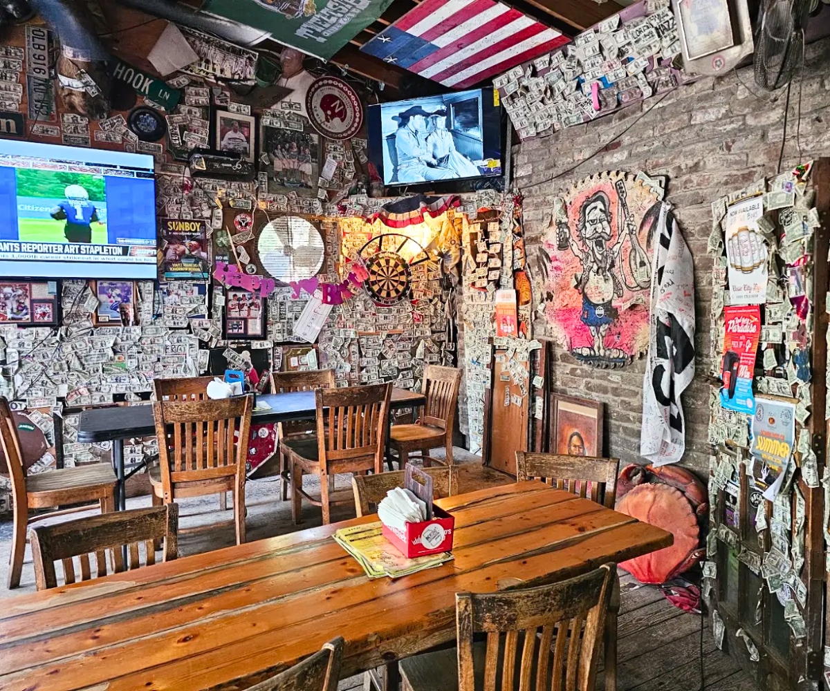 interior of Huc A Poos in Tybee Island, GA
