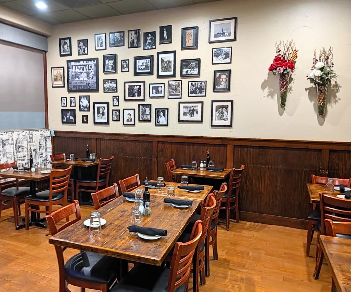 interior of Pazzo Pomodoro in Vienna, VA