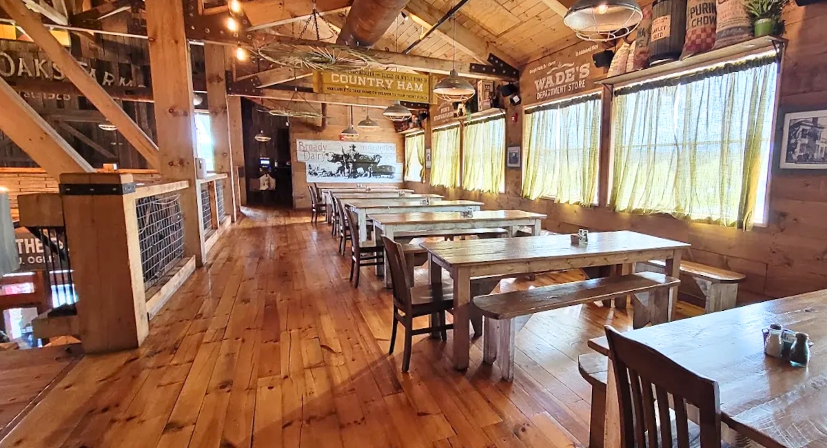 interior of Five Oaks Farm Kitchen in Sevierville, TN