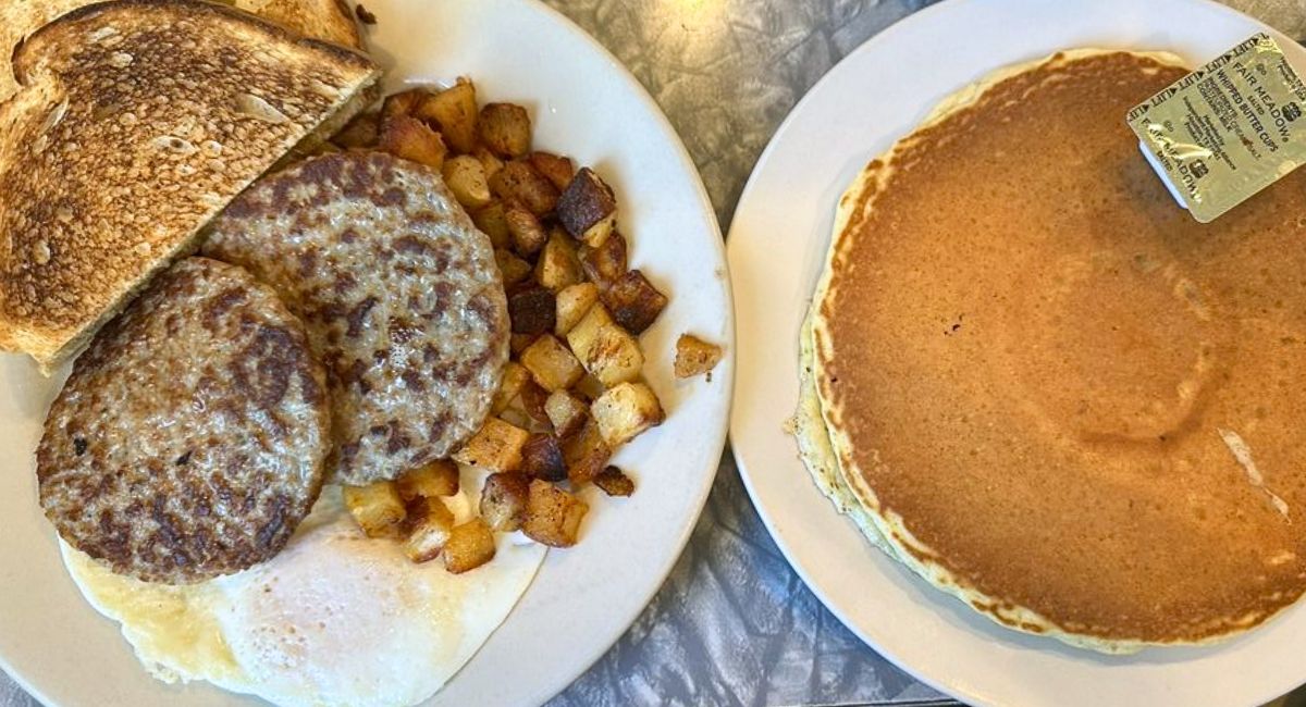 breakfast at Henry's Diner in Burlington, VT