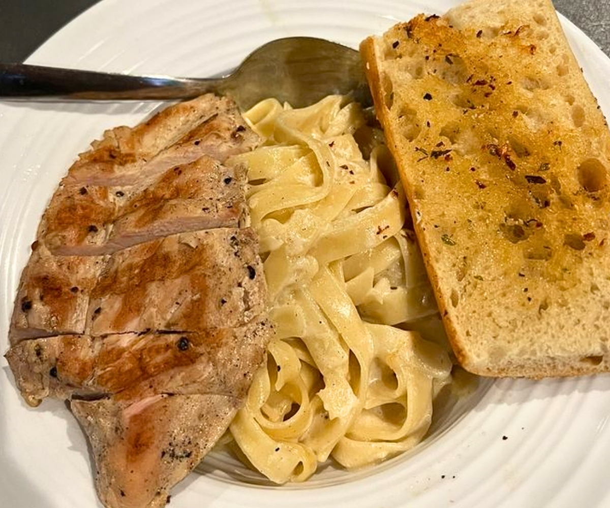 chicken alfredo at Yellow Brix Restaurant in Carlsbad, NM