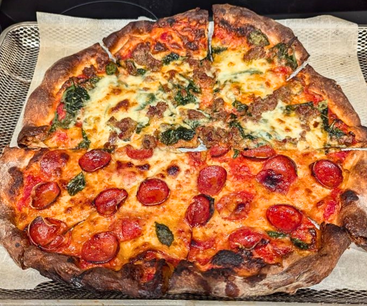 split pizza at Fredi The PizzaMan in Melvindale, MI