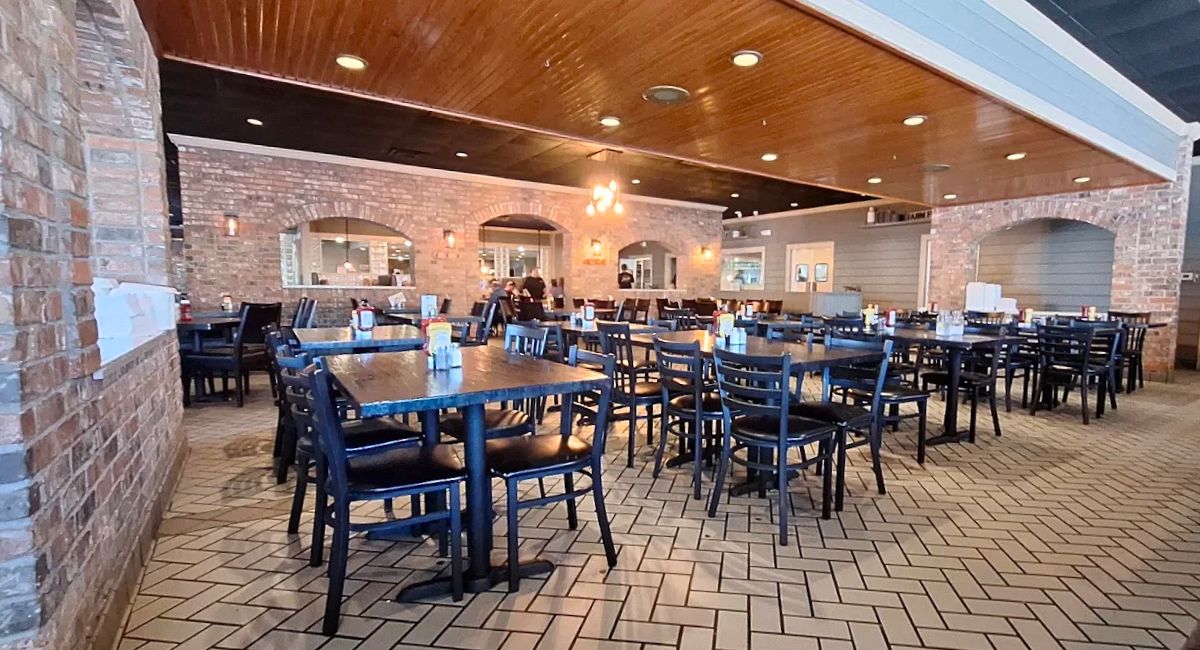 interior of Jamie's Local Flavor in Harrison, AR