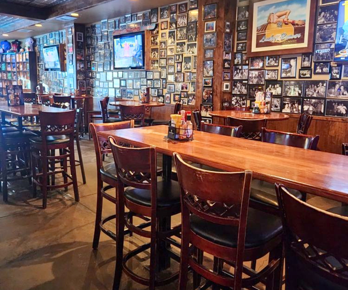 interior of Lucky Beaver Bar & Burger in Stateline, NV