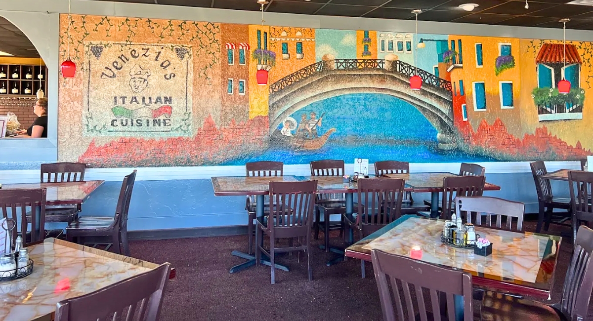 interior of Venezia's in Russellville, AR