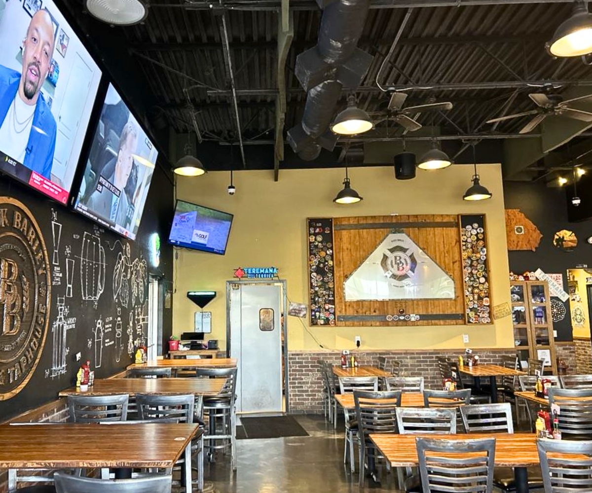 interior of Black Barley Kitchen & Taphouse in Kathleen, GA