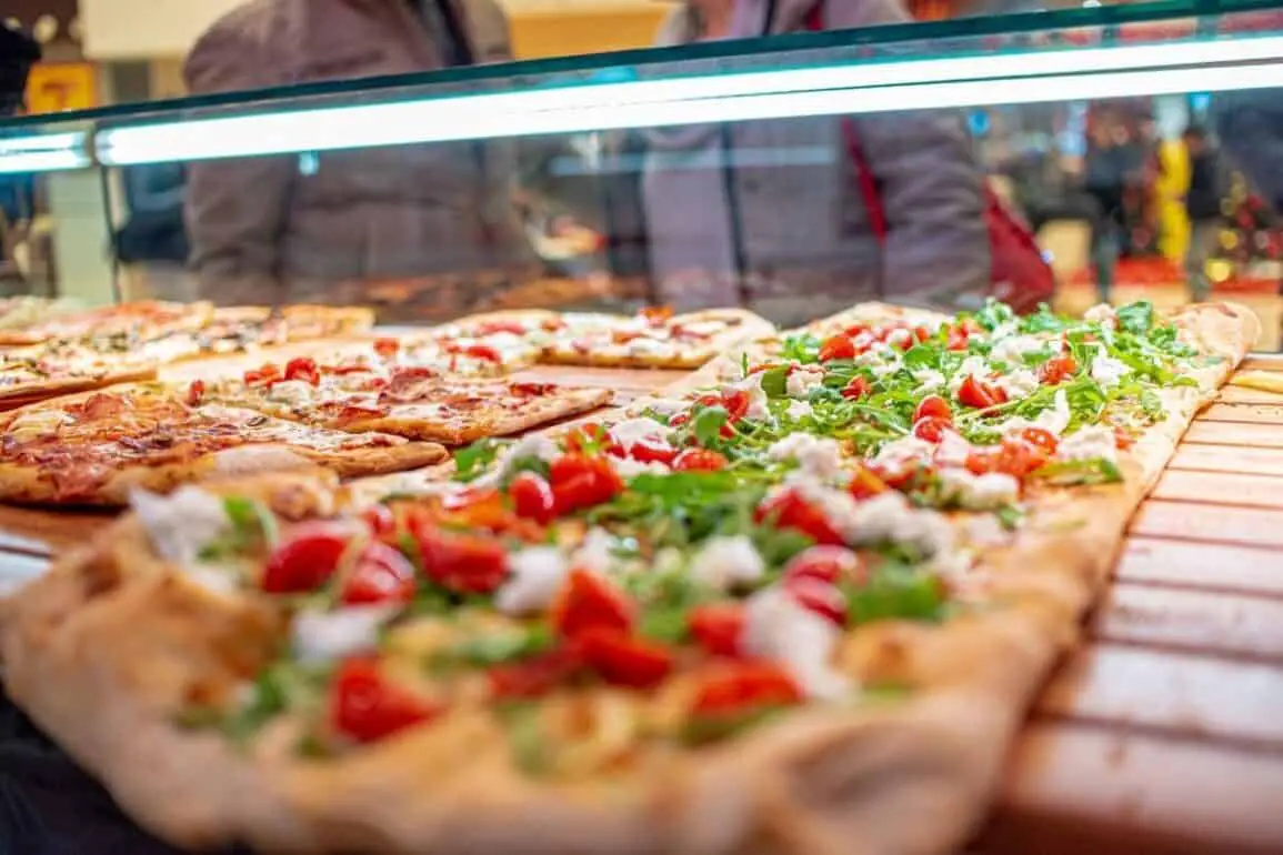 Pizza al taglio italian street food