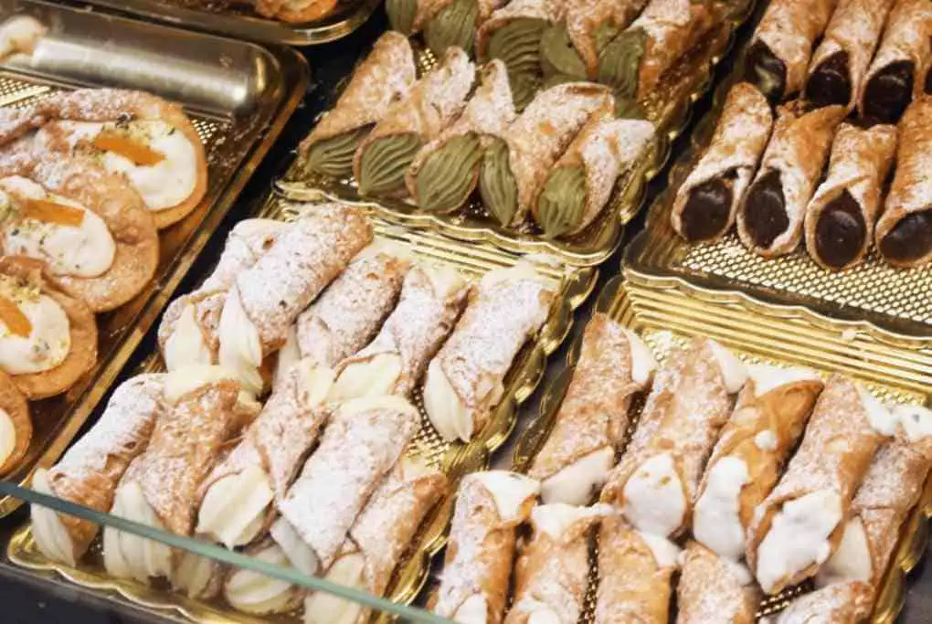 Italian Street Food Cannoli