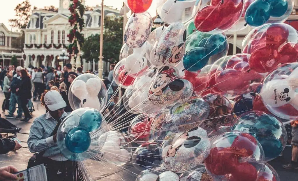 disneyland balloon vendor