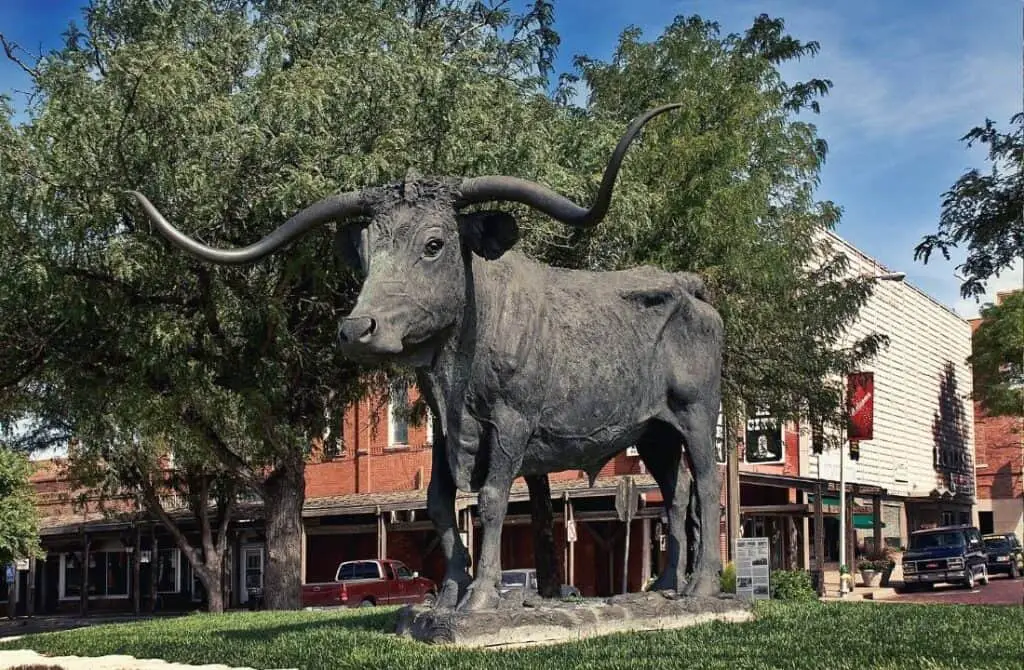 longhorn steer statue dodge city kansas