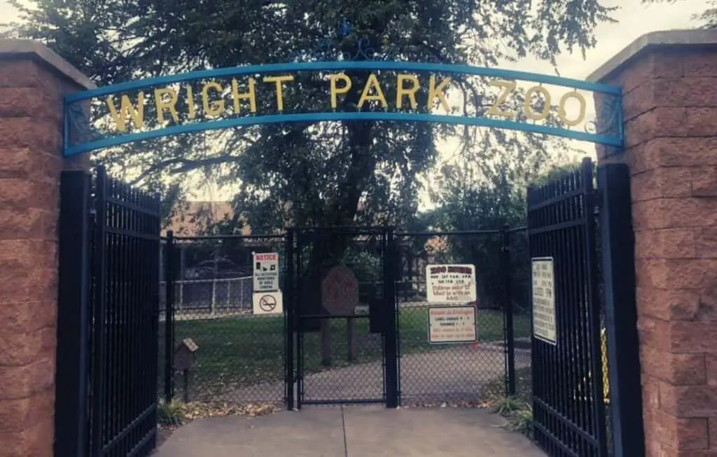entrance wright park zoo dodge city