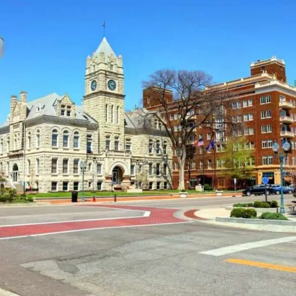 manhattan kansas downtown