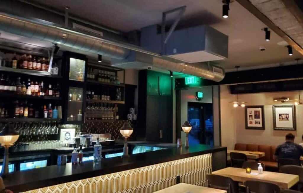 inside heritage pizza, top pizza spots in fort lauderdale