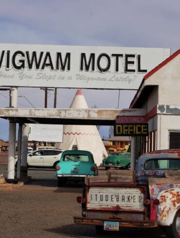 wigmam motel sign
