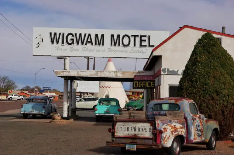 wigmam motel sign