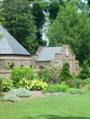 elizabethan gardens