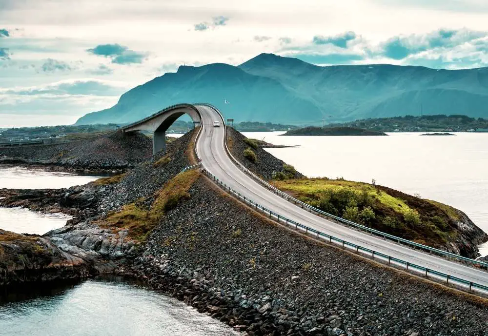 Atlantic Road in Norwegian
