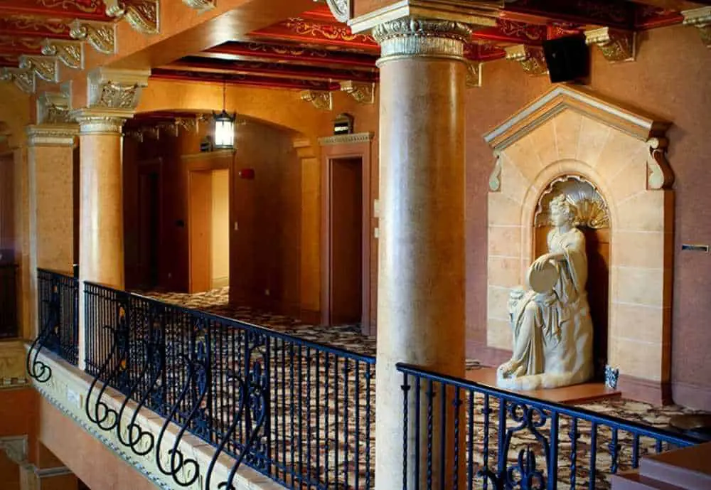Jefferson theater, best and fun things to do in Beaumont TX
