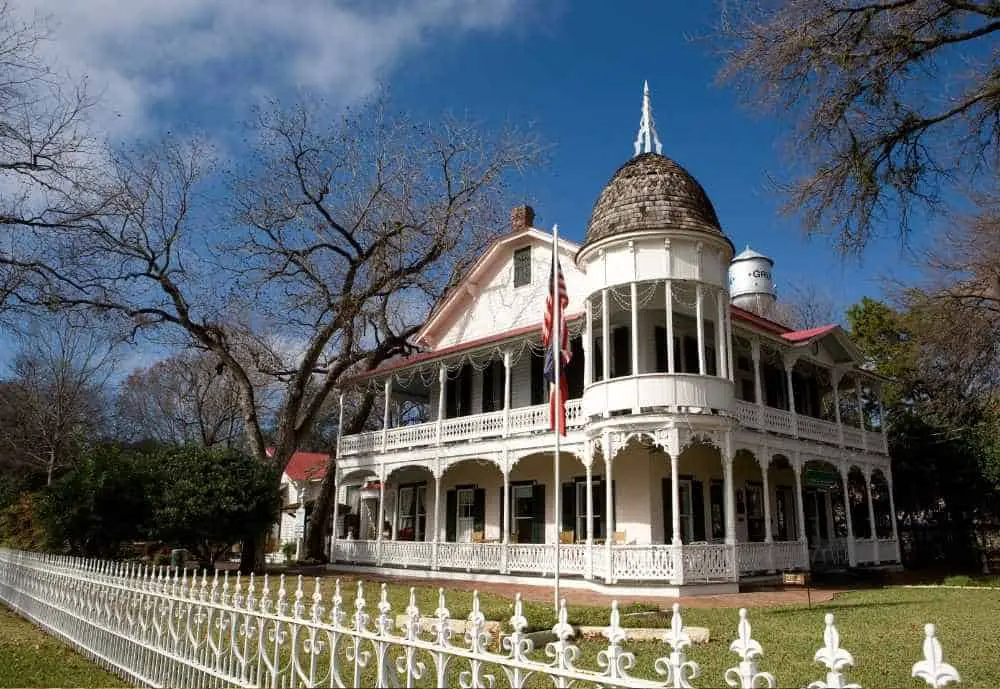 Victorian mansion in Gruene tx