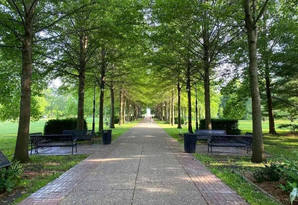 Vander Veer Botanical Garden, best things to do on the weekend in iowa